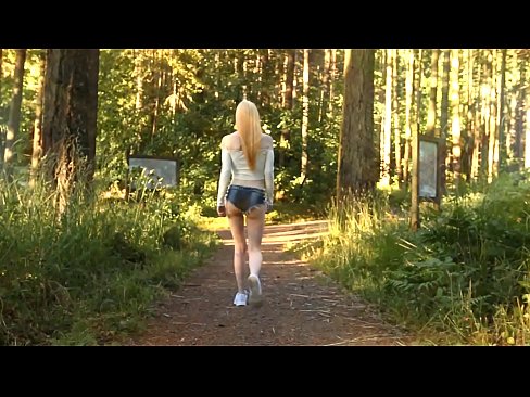 ❤️ Moaie frou beweecht stadich, net neaken video Seksfideo by ús fy.tube-sexer-com.ru ️❤